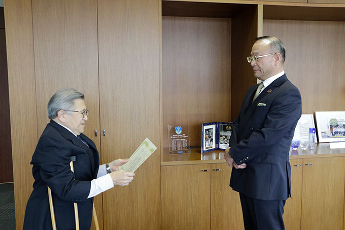 NPOCC理事長 金井より感謝状の贈呈